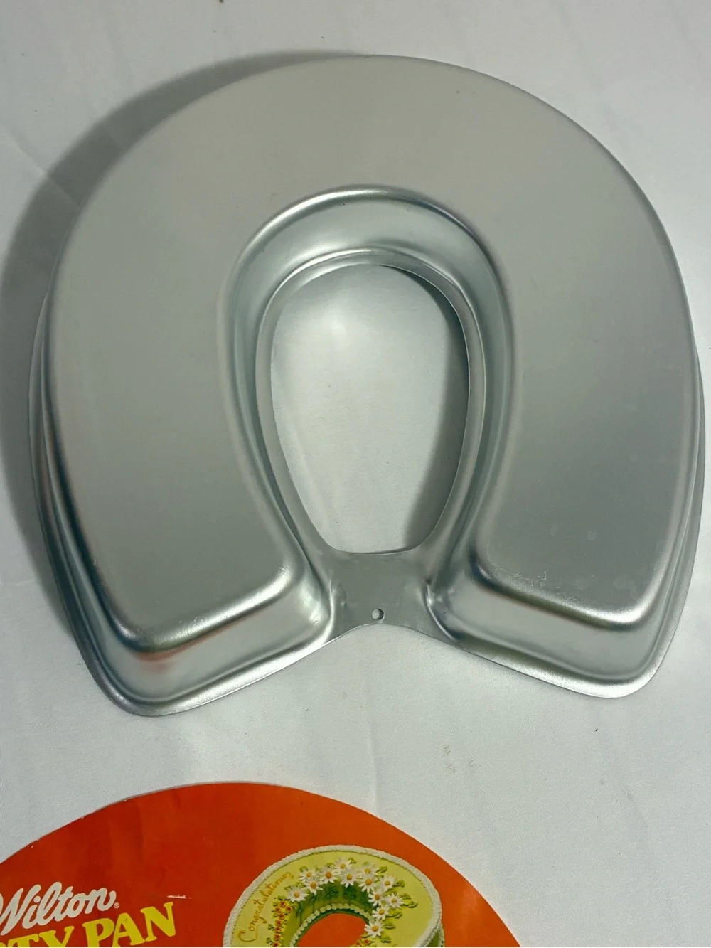 Wilton vintage Horseshoe Party Cake Pan
